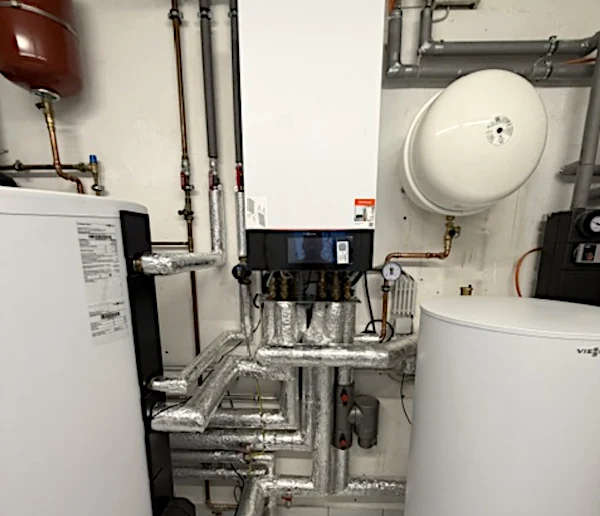 Viessmann Wärmepumpe - Heizungsinstallation im Keller Viessmann Wärmepumpe - Heizung im Keller
